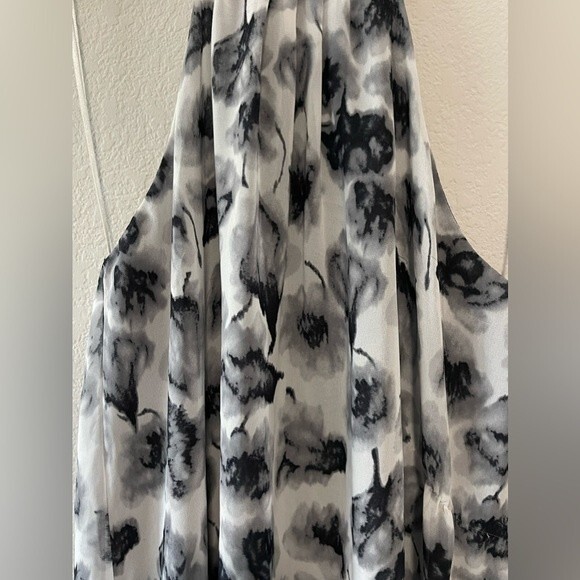 ASTR Sleeveless Floral Print Midi Dress Size Large in Chiffon | Lined - Picture 3 of 11